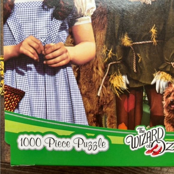 NWT The Wizard of Oz Emerald City 1000 Piece Puzzle + Keepsake Book Box - Picture 4 of 8